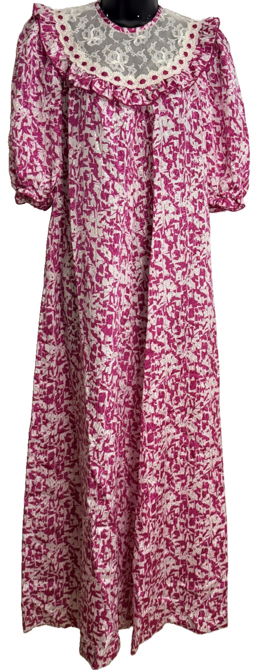 Vintage Naturally Petite Hawaii Muumuu Dress Womens 10 Pink Lace Yoke USA Made